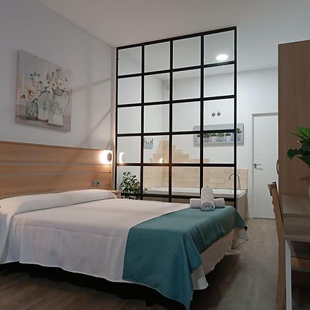 Apartamentos Turisticos Avila Puerta De San Vicente 0-2 Eksteriør bilde