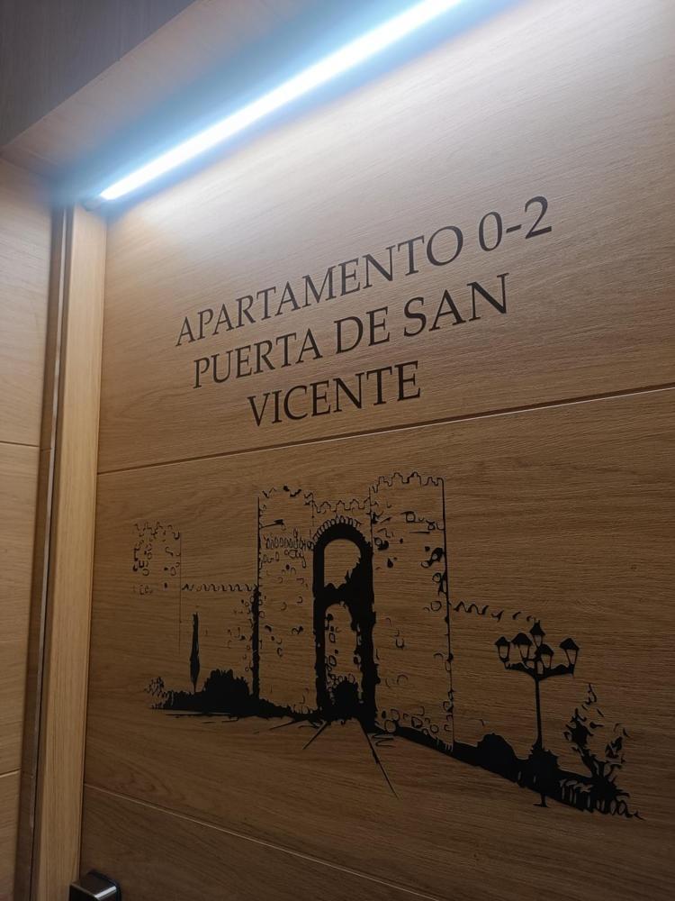 Apartamentos Turisticos Avila Puerta De San Vicente 0-2 Eksteriør bilde