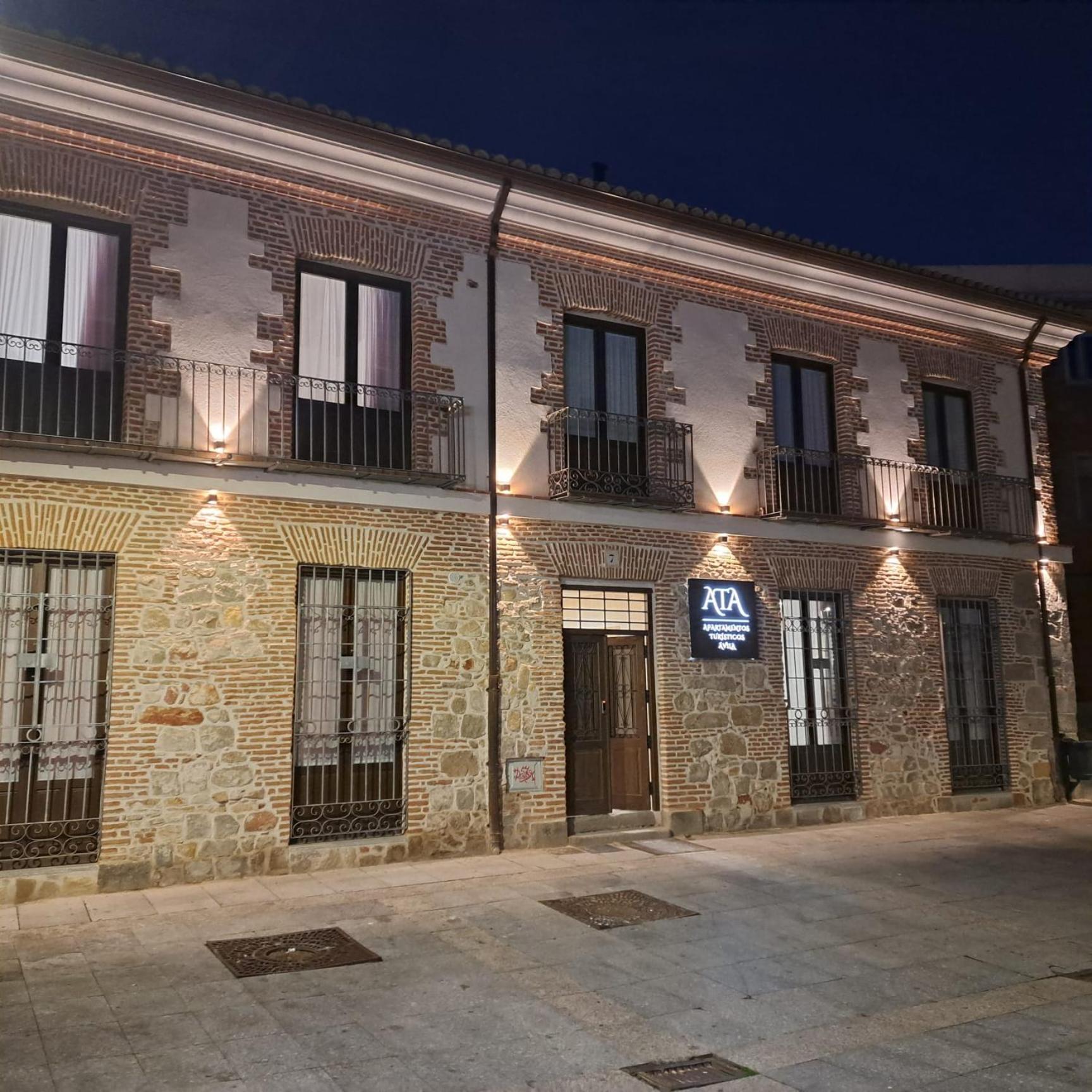 Apartamentos Turisticos Avila Puerta De San Vicente 0-2 Eksteriør bilde